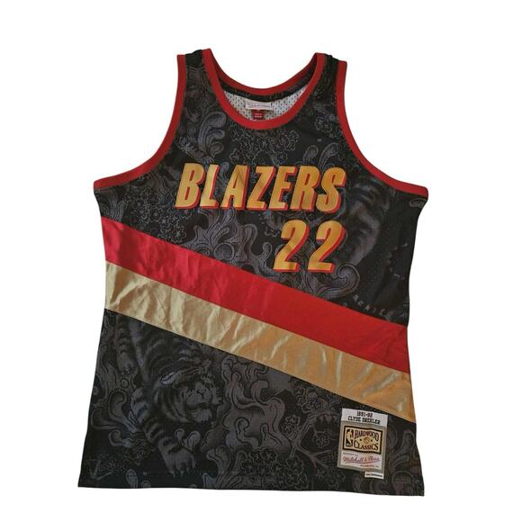 Mitchell & Ness Clyde Drexler 91/92 Trail Blazers Black Hardwood Swingman Jersey - Picture 1 of 5